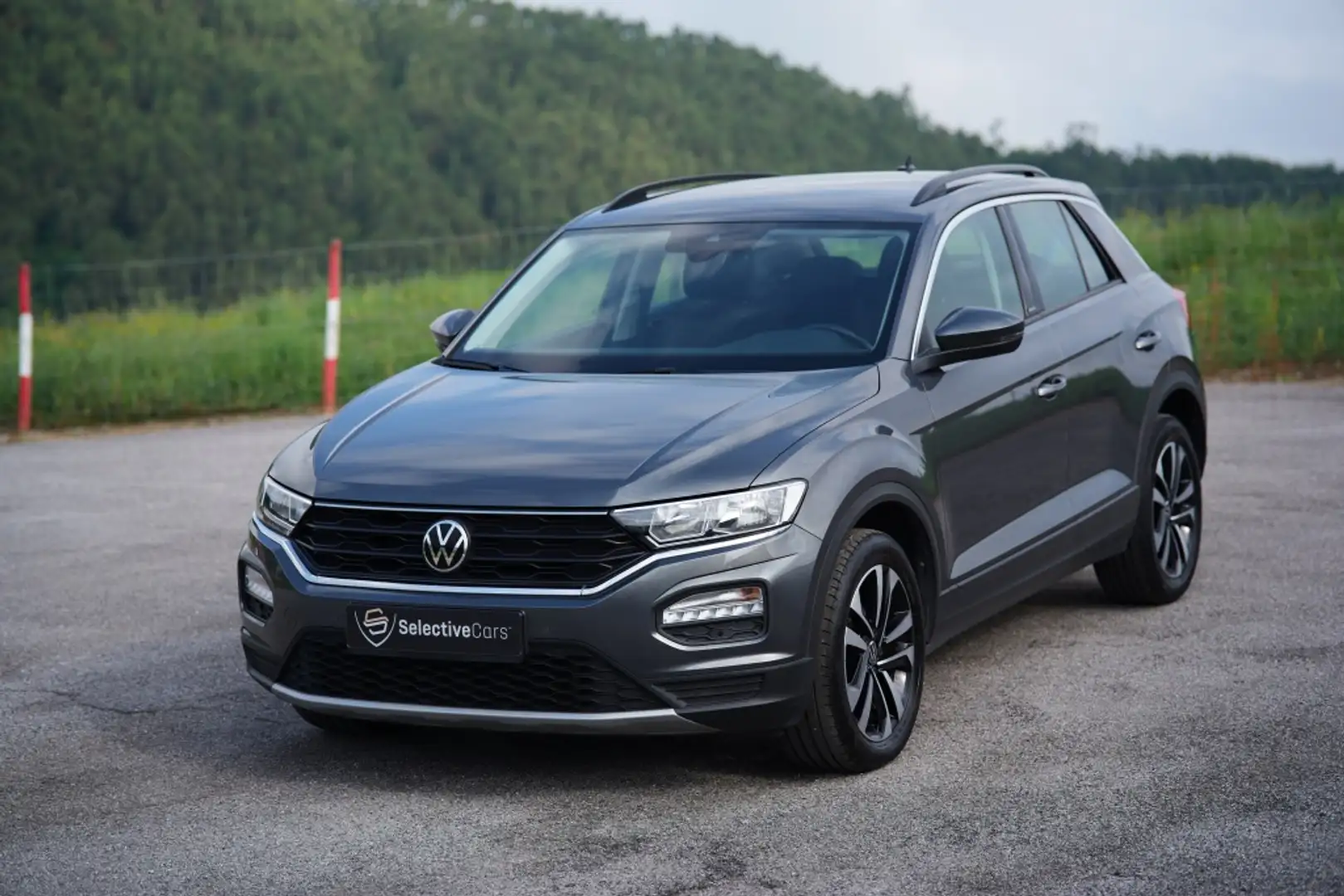 Volkswagen T-Roc 1.0 TSI Edition 81kW Gris - 1