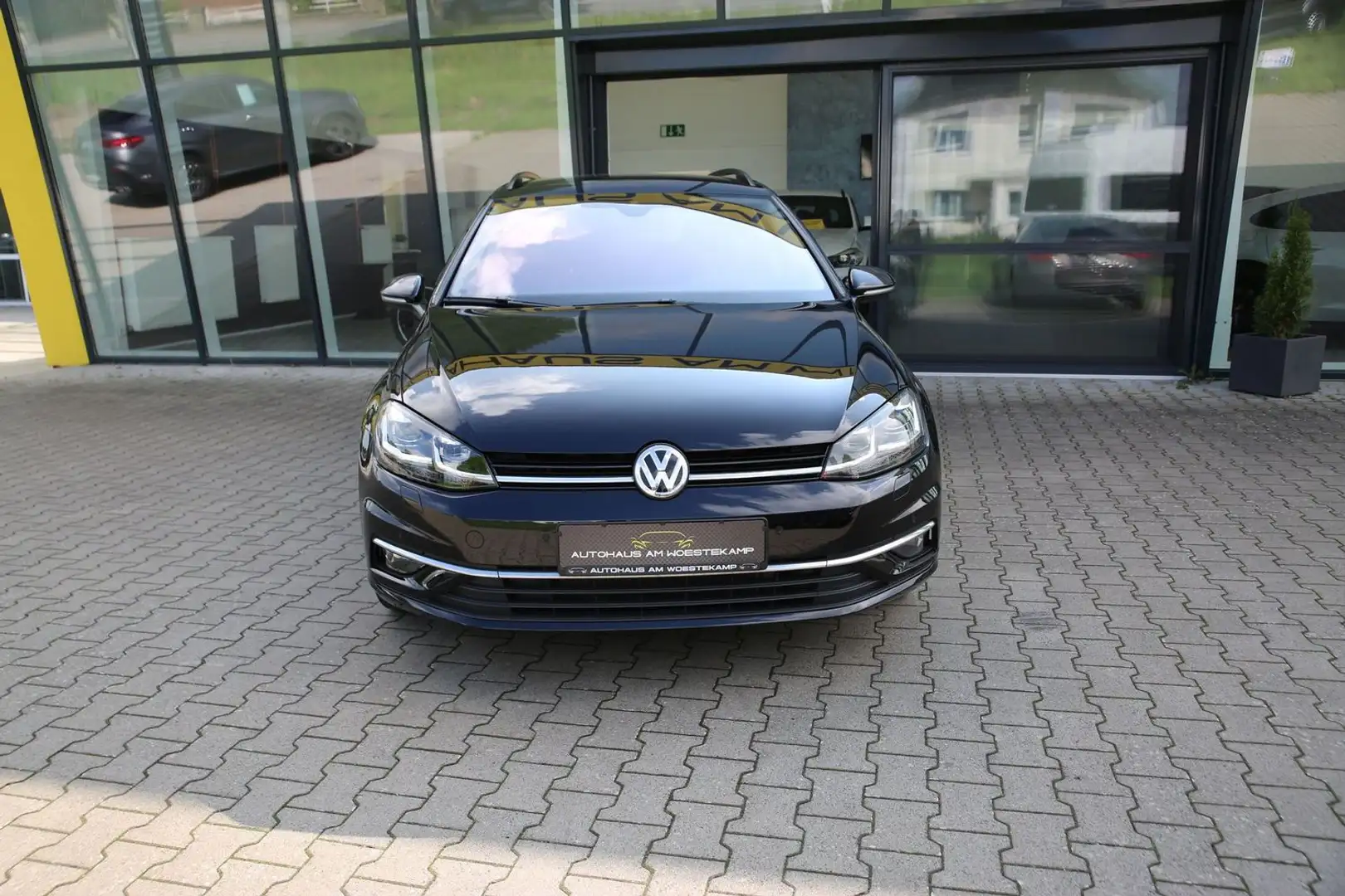 Volkswagen Golf Variant HIGHLINE*ACC*FACELIFT*SDHZ*MASSAGE*LED*DYNADIO*NAV Negro - 2