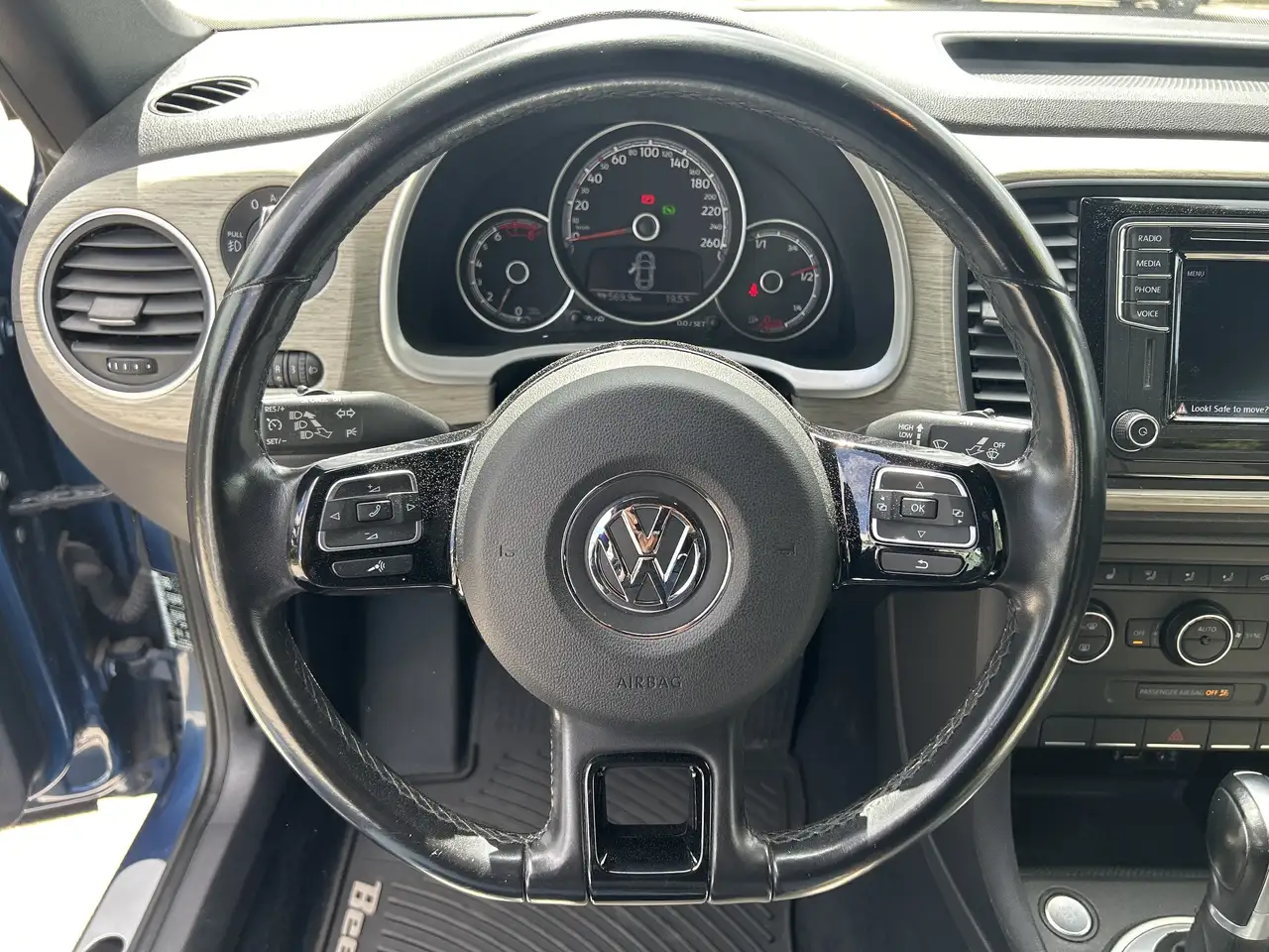 Volkswagen Beetle снимка Volkswagen Beetle
