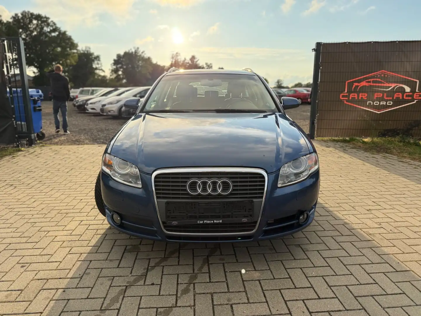 Audi A4 Avant 1.8 T AUTOMATIK/KLIMA/SITZHEIZUNG/PDC Blau - 2