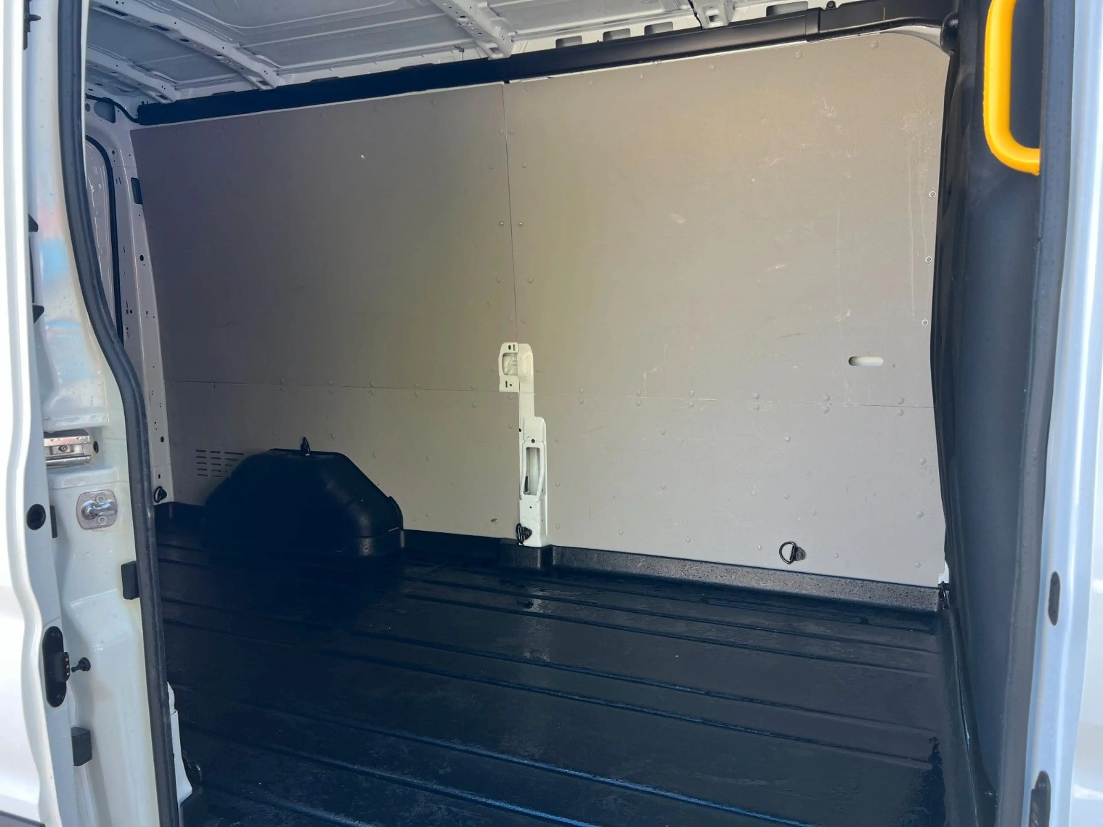 Ford Transit Kasten Trend L3H3 PDC Klima Nur 15TKM — photo 11
