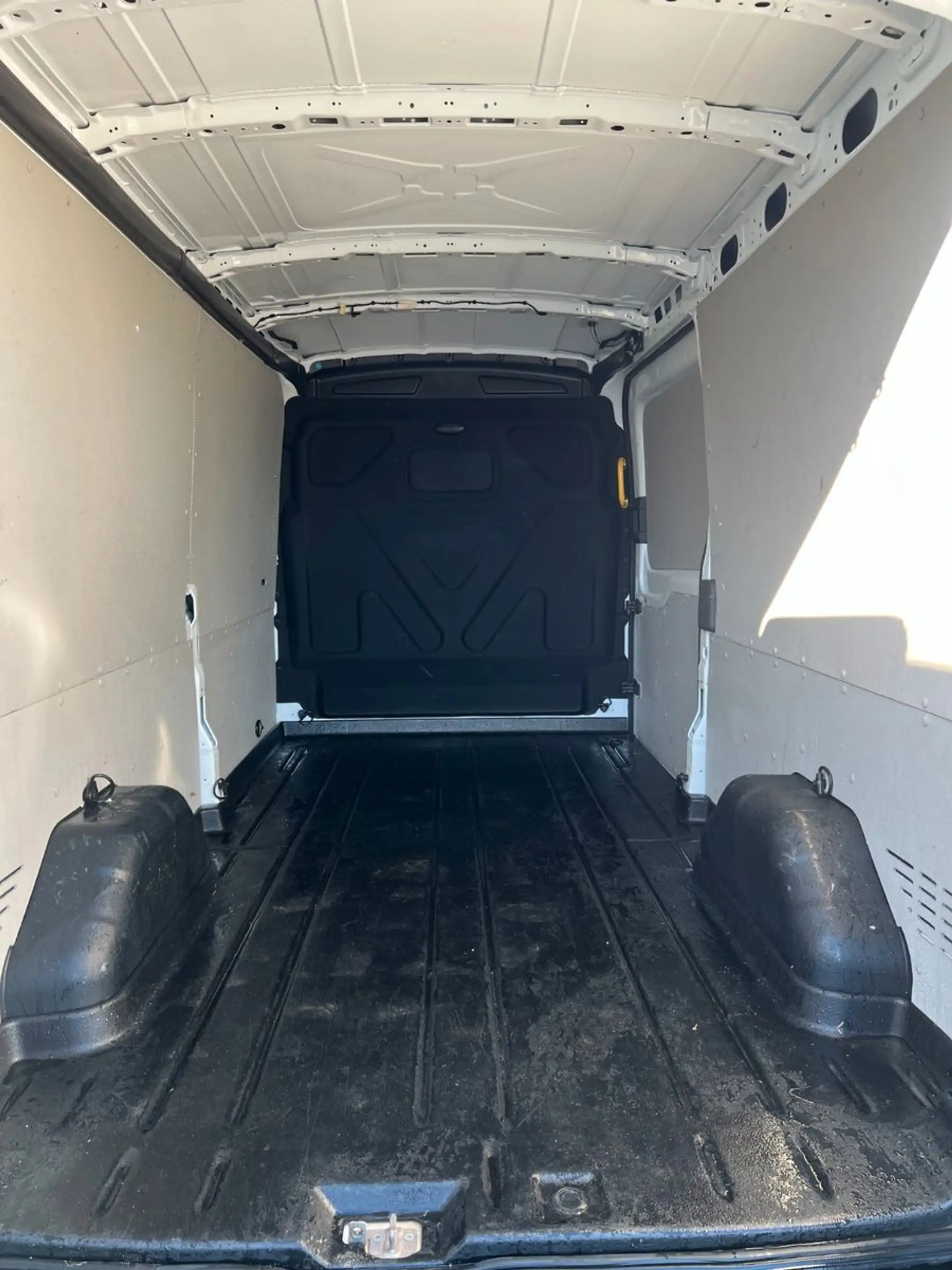 Ford Transit Kasten Trend L3H3 PDC Klima Nur 15TKM — photo 13