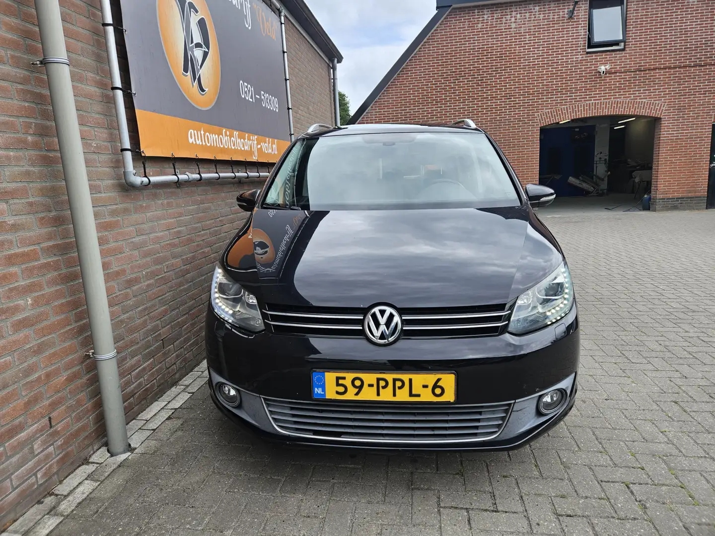 Volkswagen Touran 1.2 TSI Highline BlueMotion Black - 2