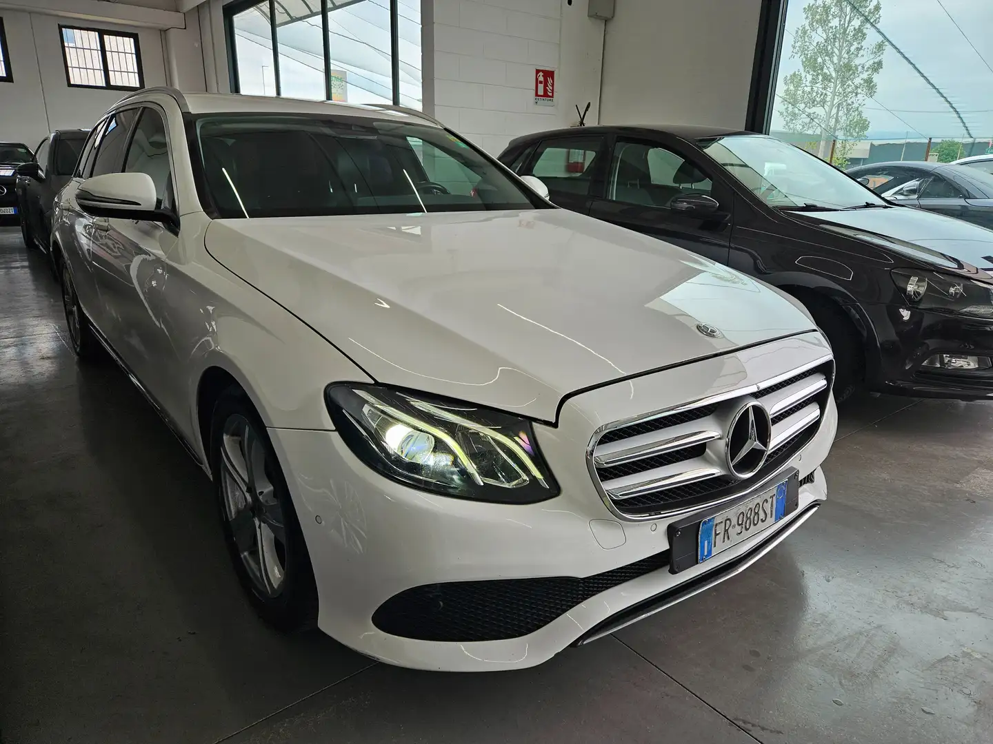 Mercedes-Benz E 200 d Business Sport auto Bianco - 1
