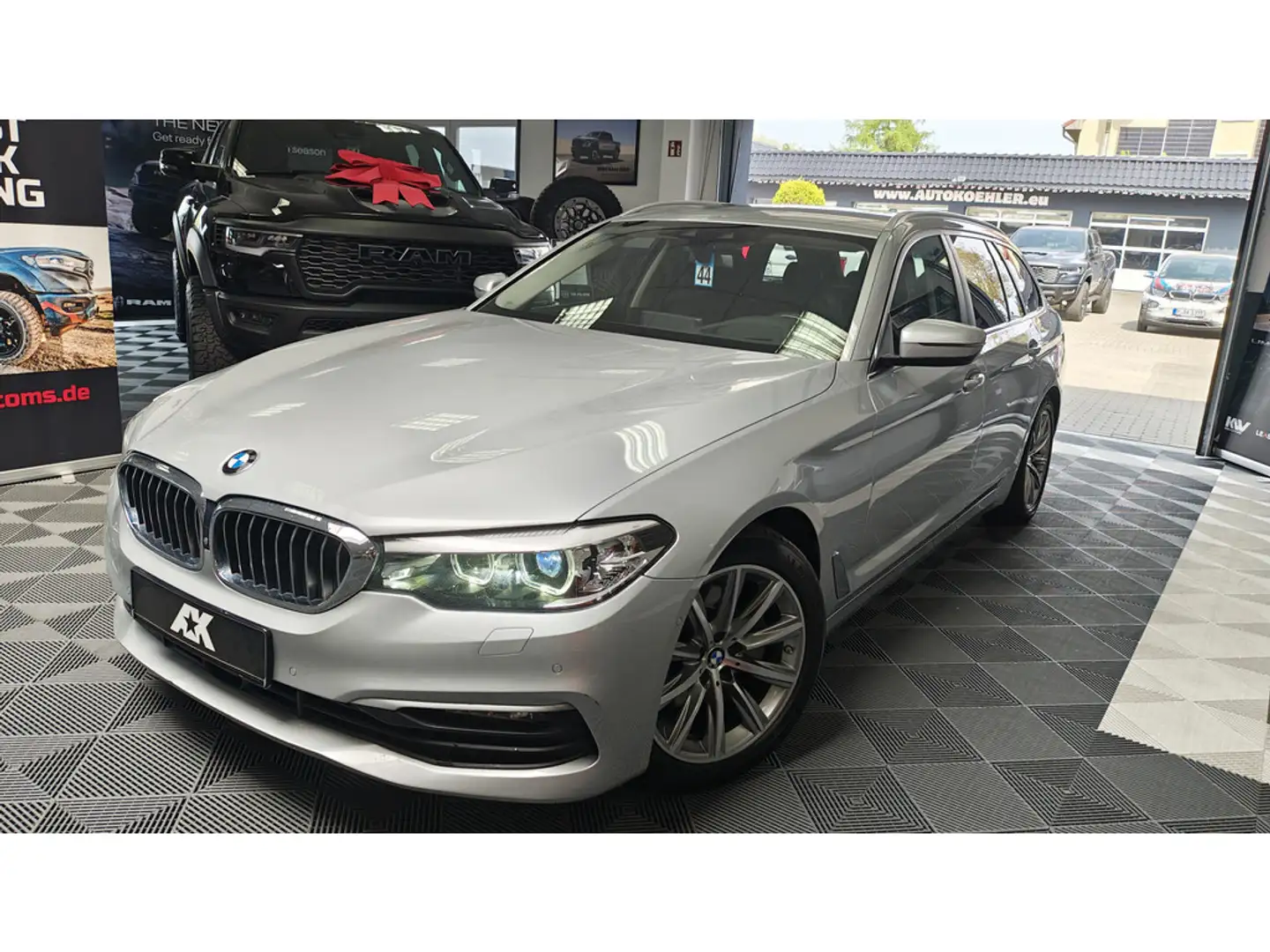 BMW 520 d Diesel Leder Navi HeadUp AHK Hifi 360 Silber - 2