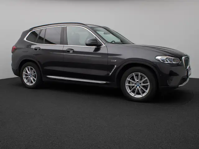 BMW X3 view 4