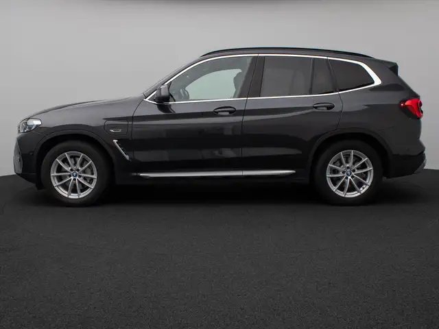 BMW X3 view 11