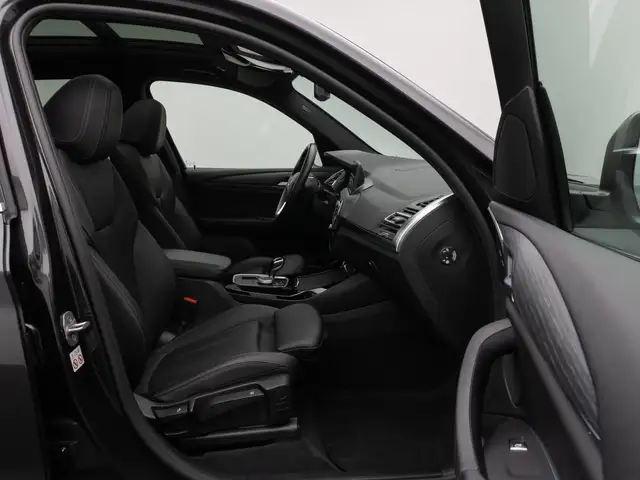 BMW X3 view 24
