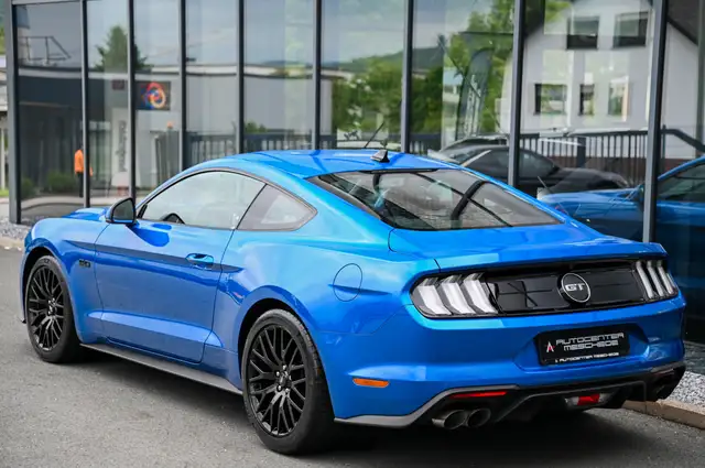 Ford Mustang view 5