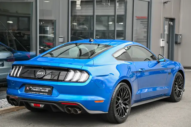 Ford Mustang view 4
