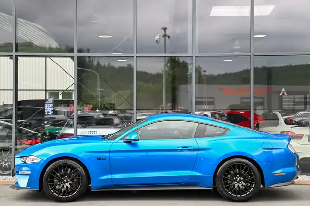 Ford Mustang view 6