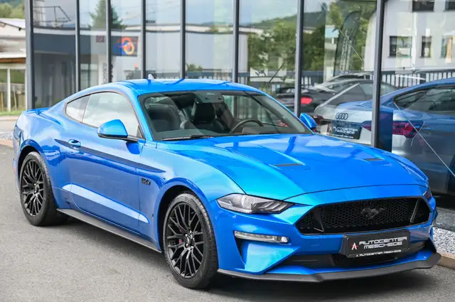 Ford Mustang view 3