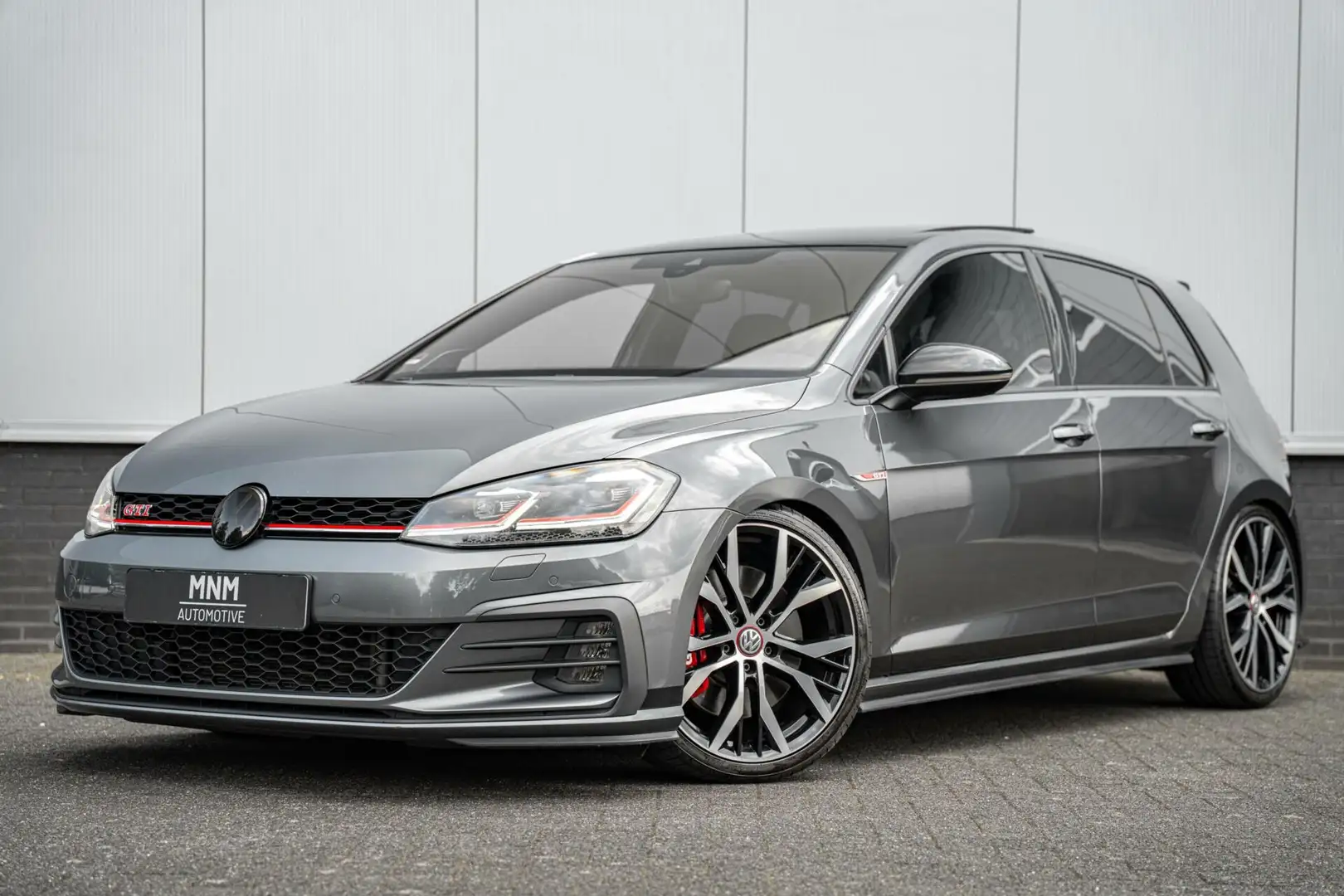 Volkswagen Golf GTI 2.0 TSI Performance |Pano|Dyna|Leer|Keyless Grijs - 1