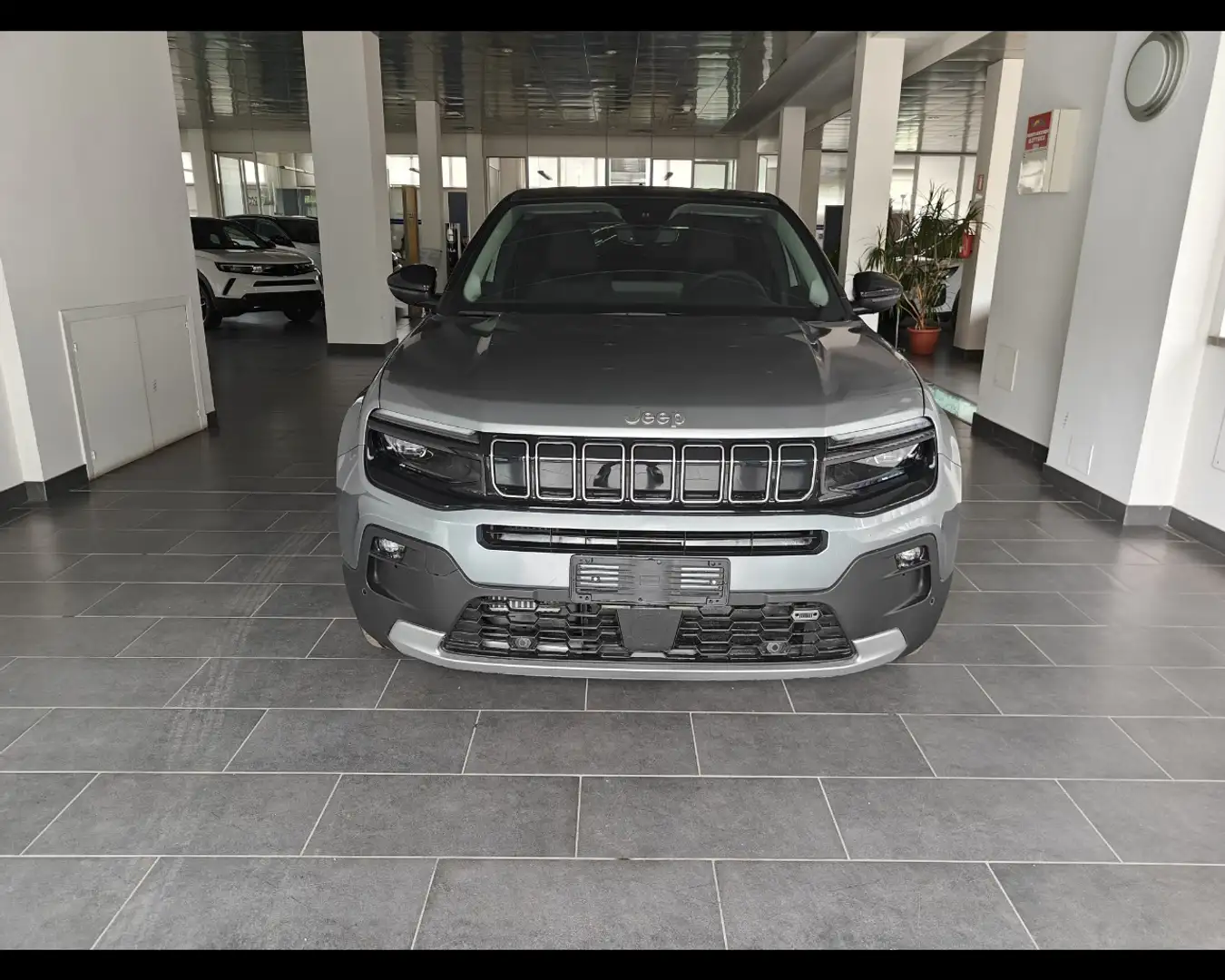 Jeep Avenger 1.2 turbo Summit fwd 100cv Gris - 2