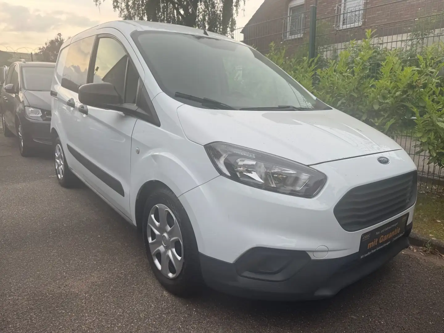 Ford Transit Courier 1.5 TDCI Trend 1.HD/PDC/NAVI/TÜV Weiß - 1