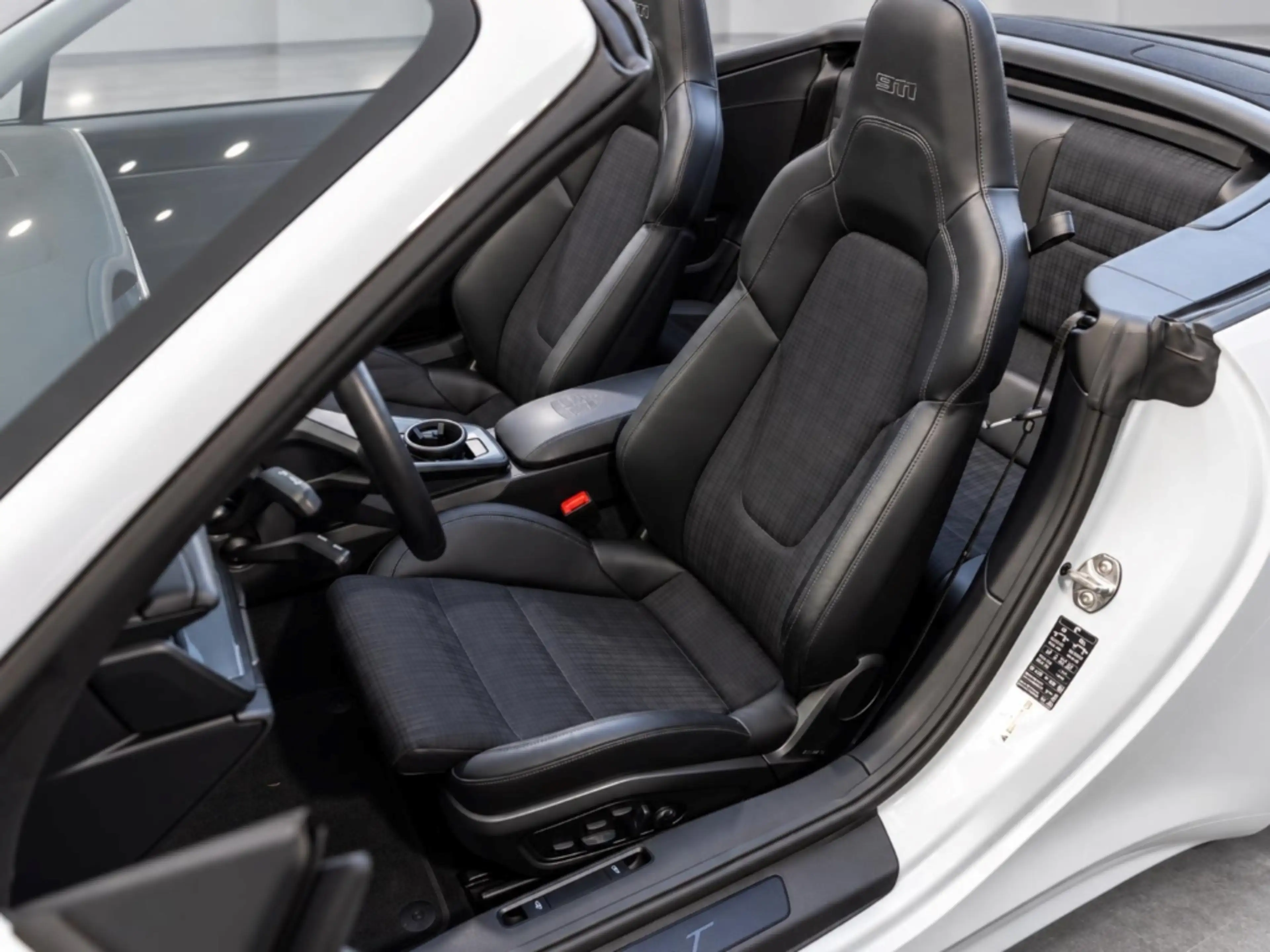 Porsche 992 -2 (911) Carrera T Cabriolet — photo 12