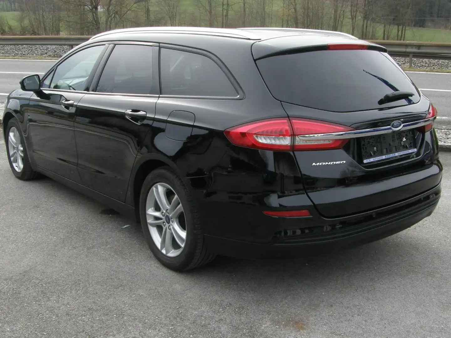 Ford Mondeo Business Edition Schwarz - 2