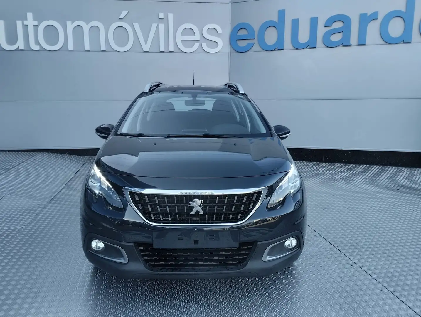 Peugeot 2008 1.2 PureTech S&S Signature 82 Gris - 2