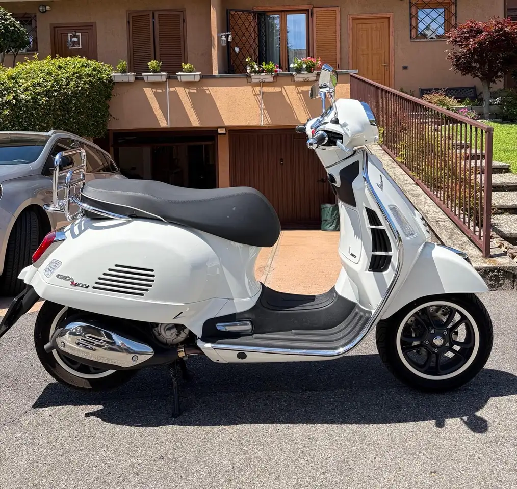 Piaggio GTS 300
