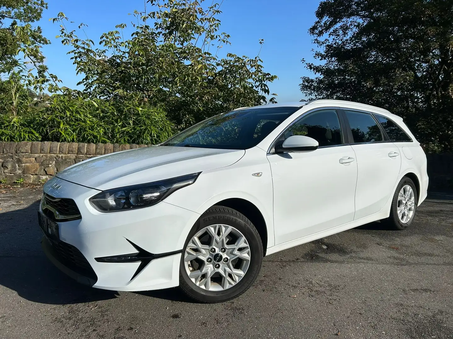 Kia Ceed SW / cee'd SW 1.6 CRDi Vision Navi/R-Kamera/1.Hand Weiß - 1