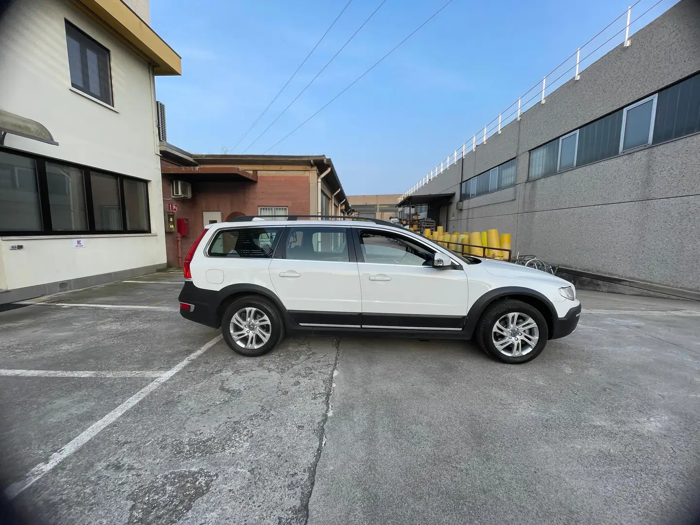 Volvo XC70 XC70 III 2016 2.4d4 Summum awd 181cv geartronic E6 Bianco - 1