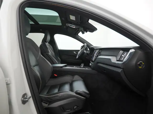 Volvo XC60 view 3