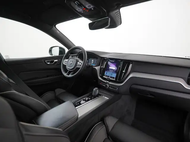 Volvo XC60 view 2