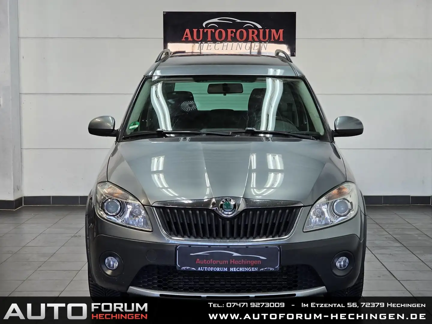 Skoda Roomster Scout Plus Edition Panoramadach Tempomat KLIMA Gris - 2