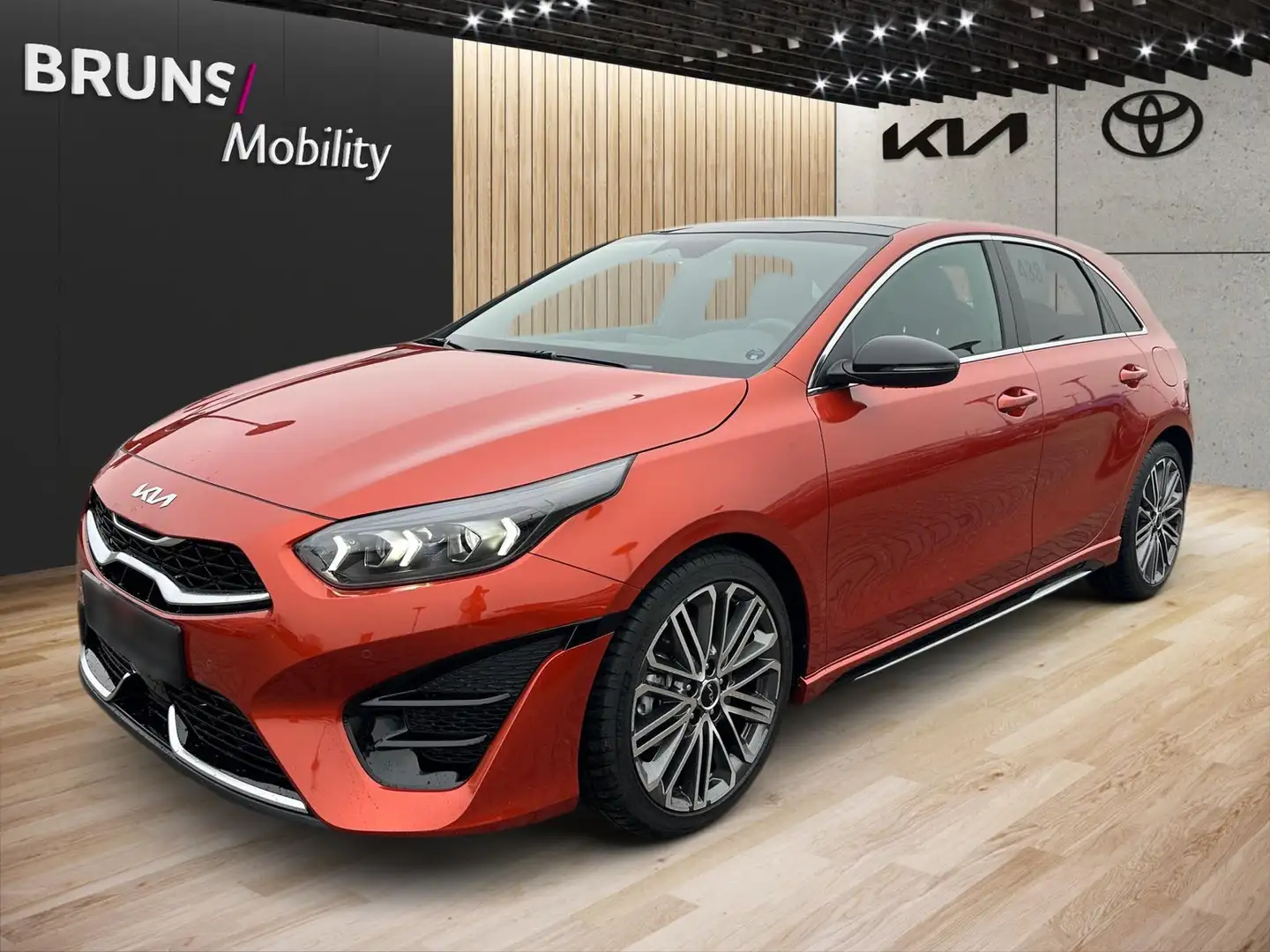 Kia Ceed / cee'd 1.5 T DCT GT-Line Glasd, Tech., 18", Leder Orange - 2