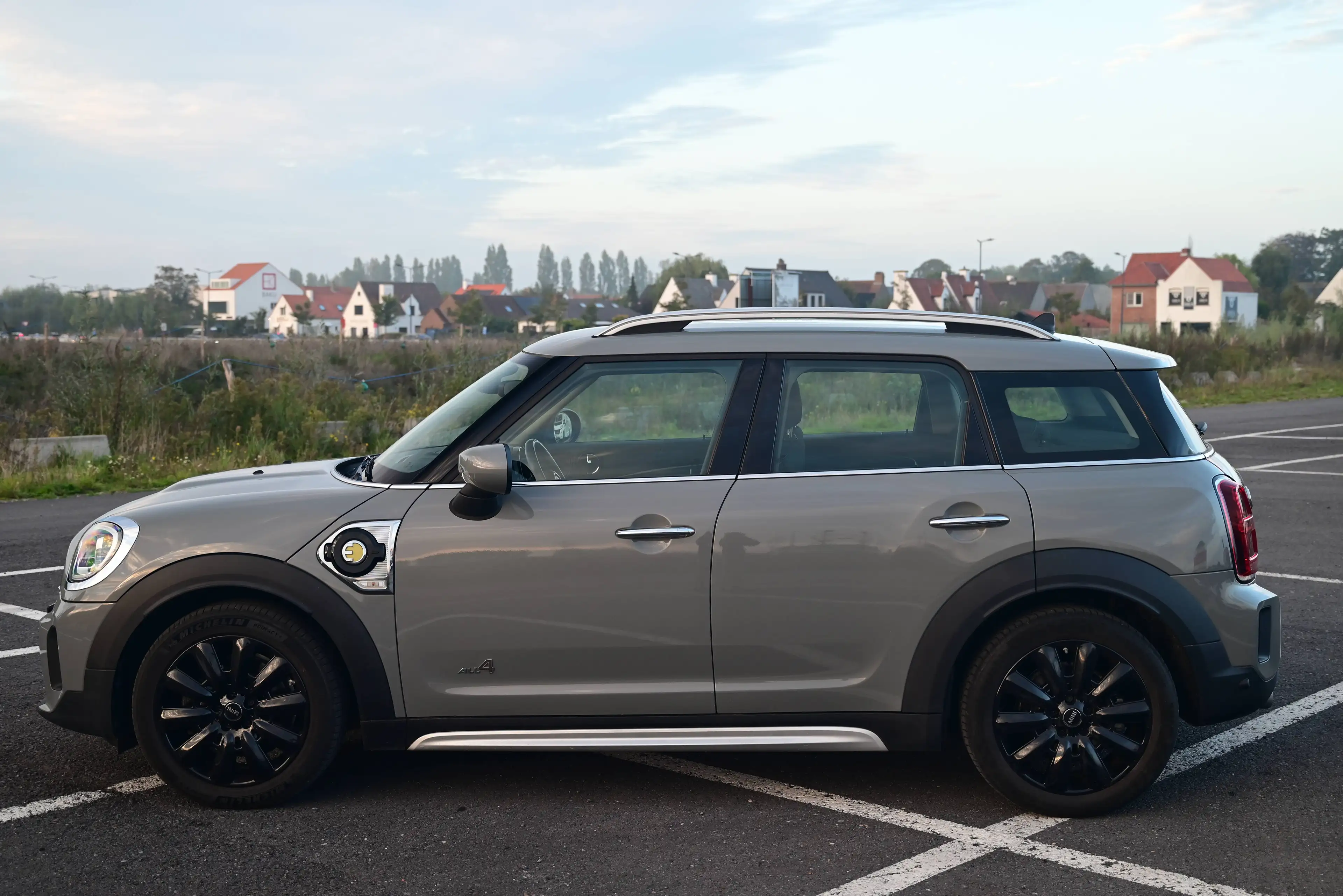 MINI Cooper SE Countryman F60 LCI ALL4 HYBRID / AUT / TOP CONDITION / MOONWALK GREY / BLACK WHEELS — photo 5