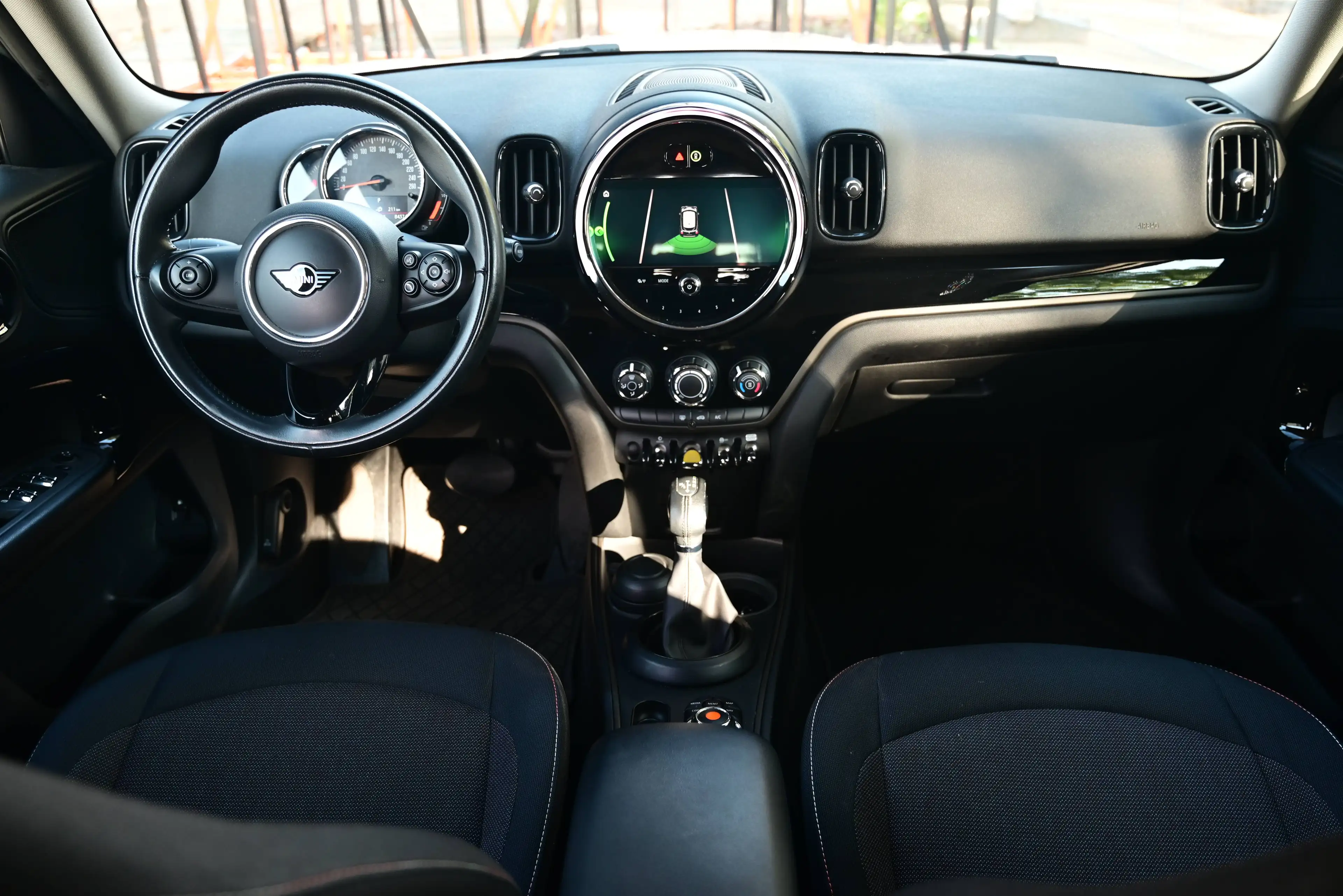 MINI Cooper SE Countryman F60 LCI ALL4 HYBRID / AUT / TOP CONDITION / MOONWALK GREY / BLACK WHEELS — photo 15