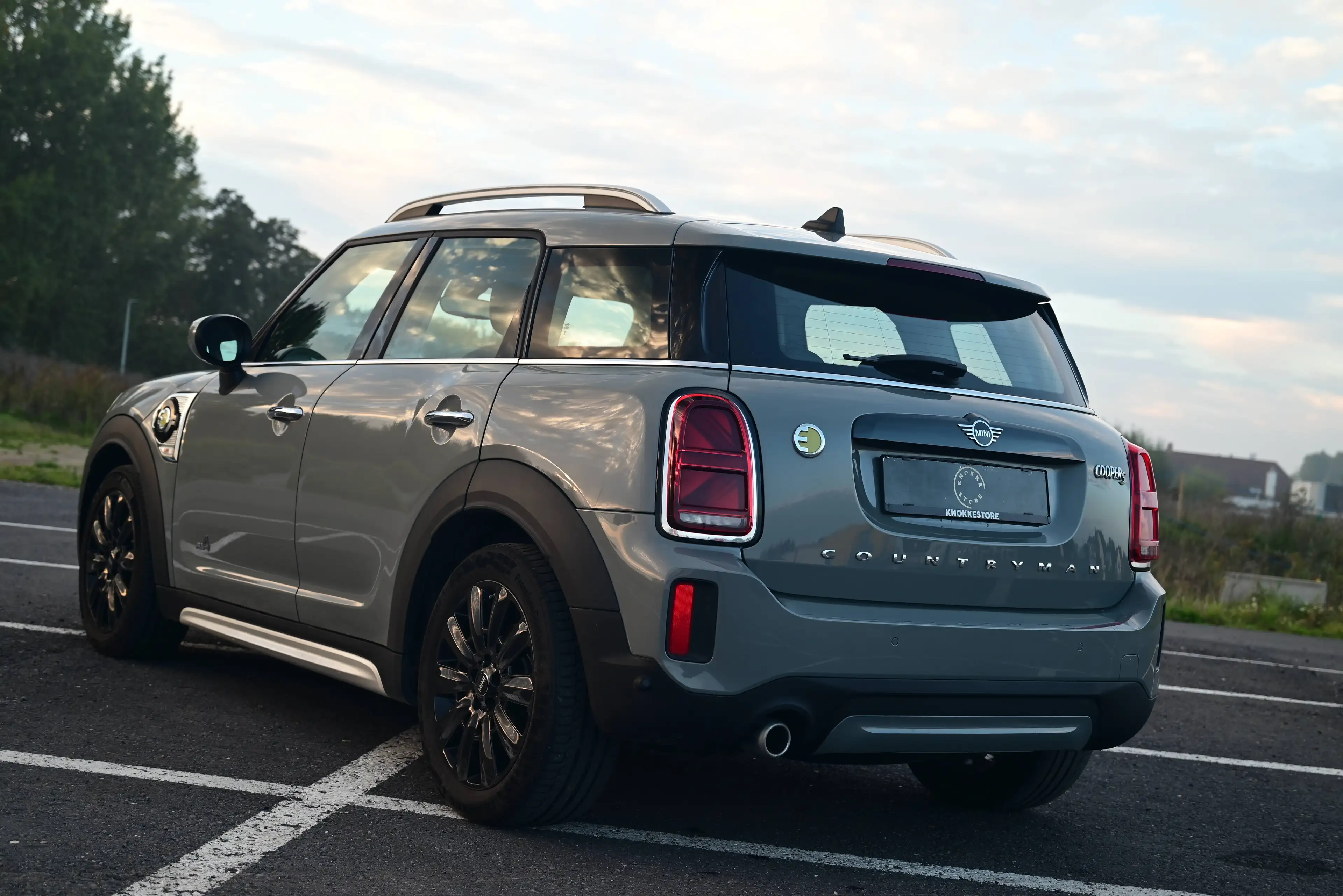 MINI Cooper SE Countryman F60 LCI ALL4 HYBRID / AUT / TOP CONDITION / MOONWALK GREY / BLACK WHEELS — photo 6