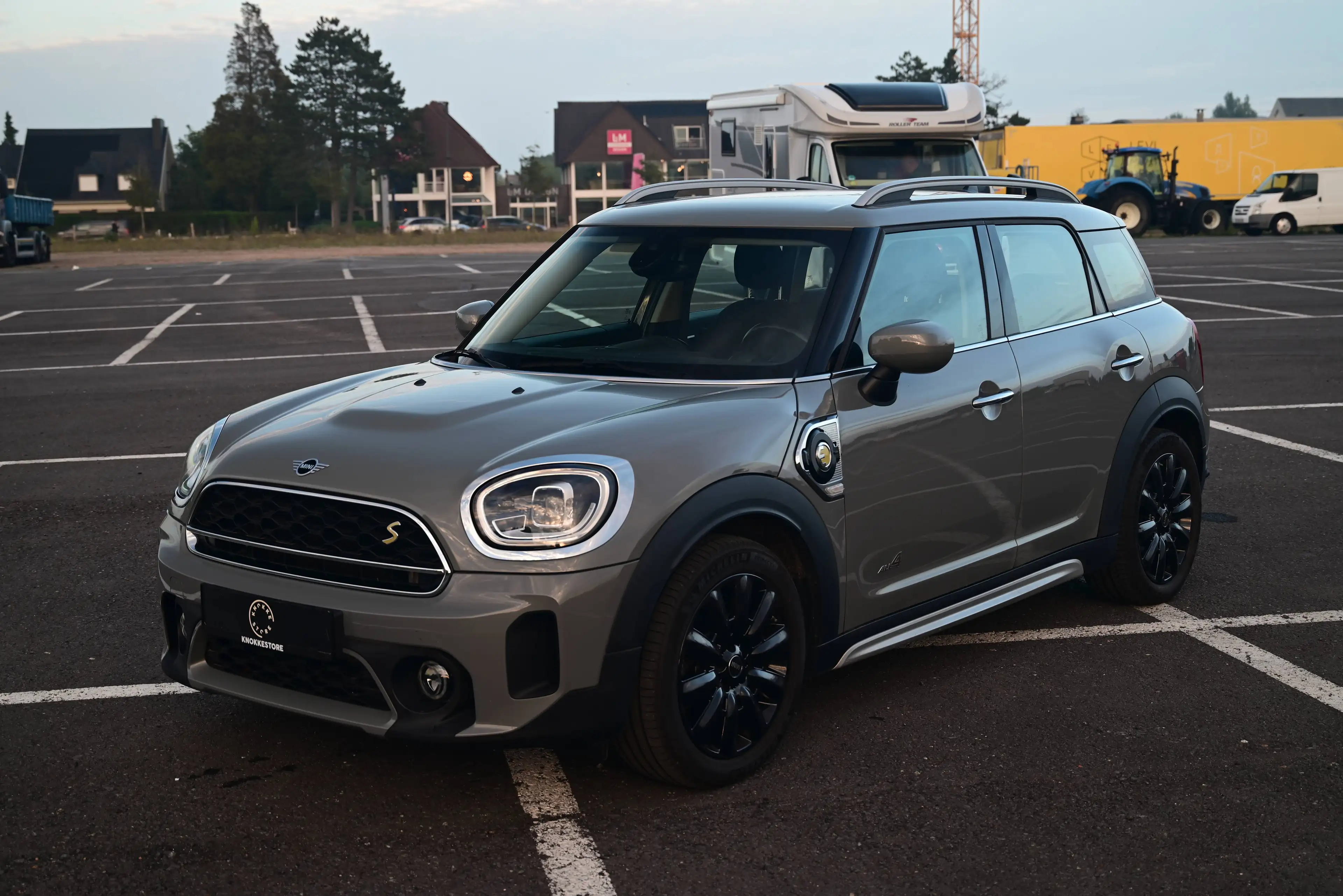 MINI Cooper SE Countryman F60 LCI ALL4 HYBRID / AUT / TOP CONDITION / MOONWALK GREY / BLACK WHEELS — photo 4