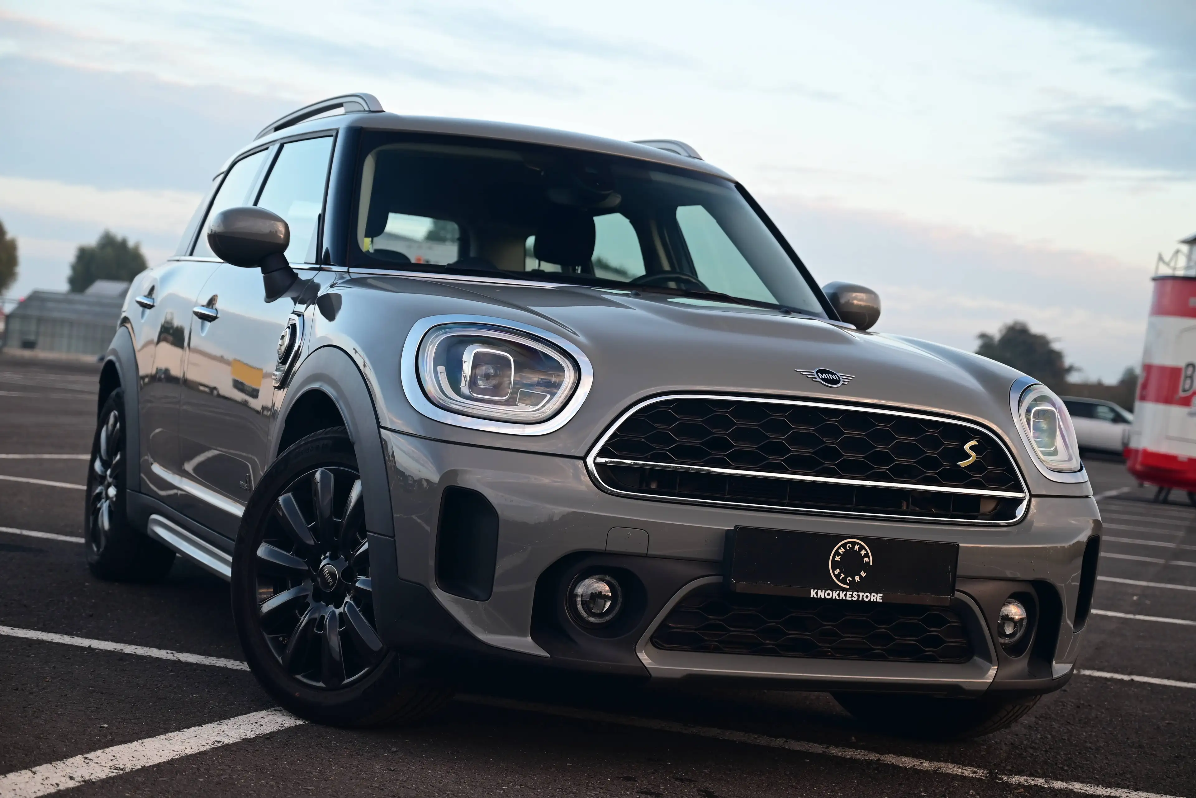 MINI Cooper SE Countryman F60 LCI ALL4 HYBRID / AUT / TOP CONDITION / MOONWALK GREY / BLACK WHEELS — photo 3