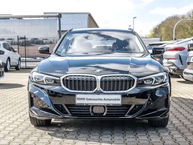 BMW 3 Series view 8