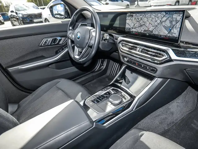 BMW 3 Series view 14