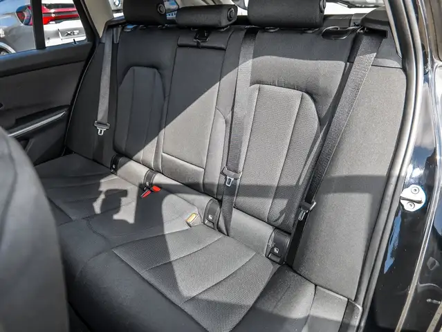 BMW 3 Series view 17