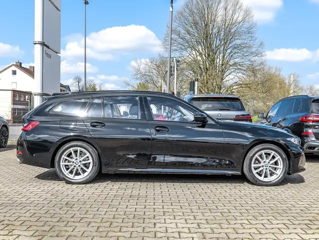 BMW 3 Series view 10
