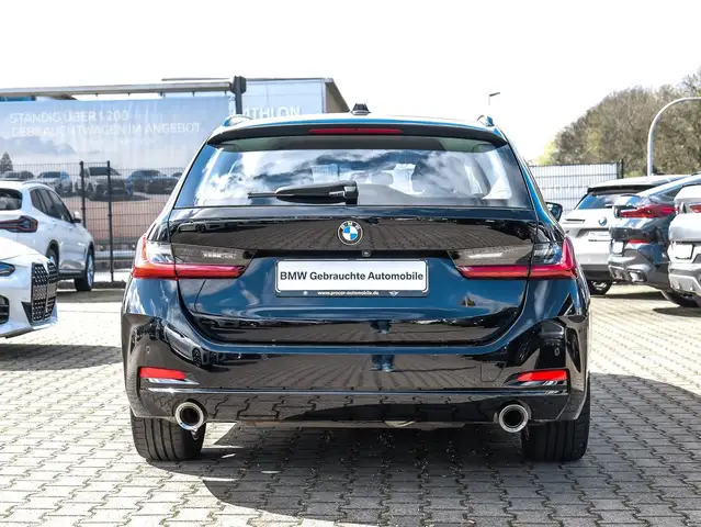 BMW 3 Series view 11
