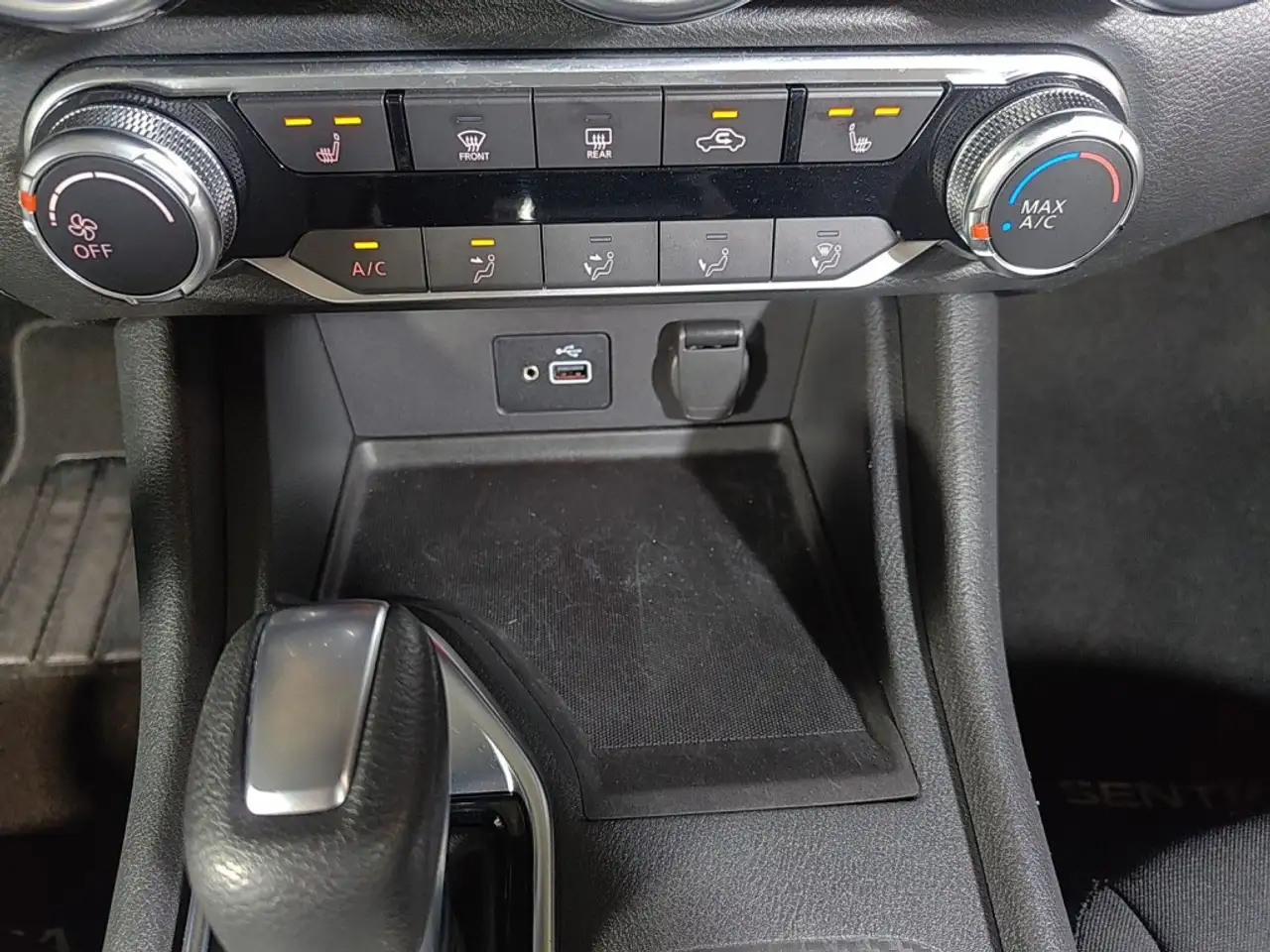 Nissan Sentra снимка Nissan Sentra