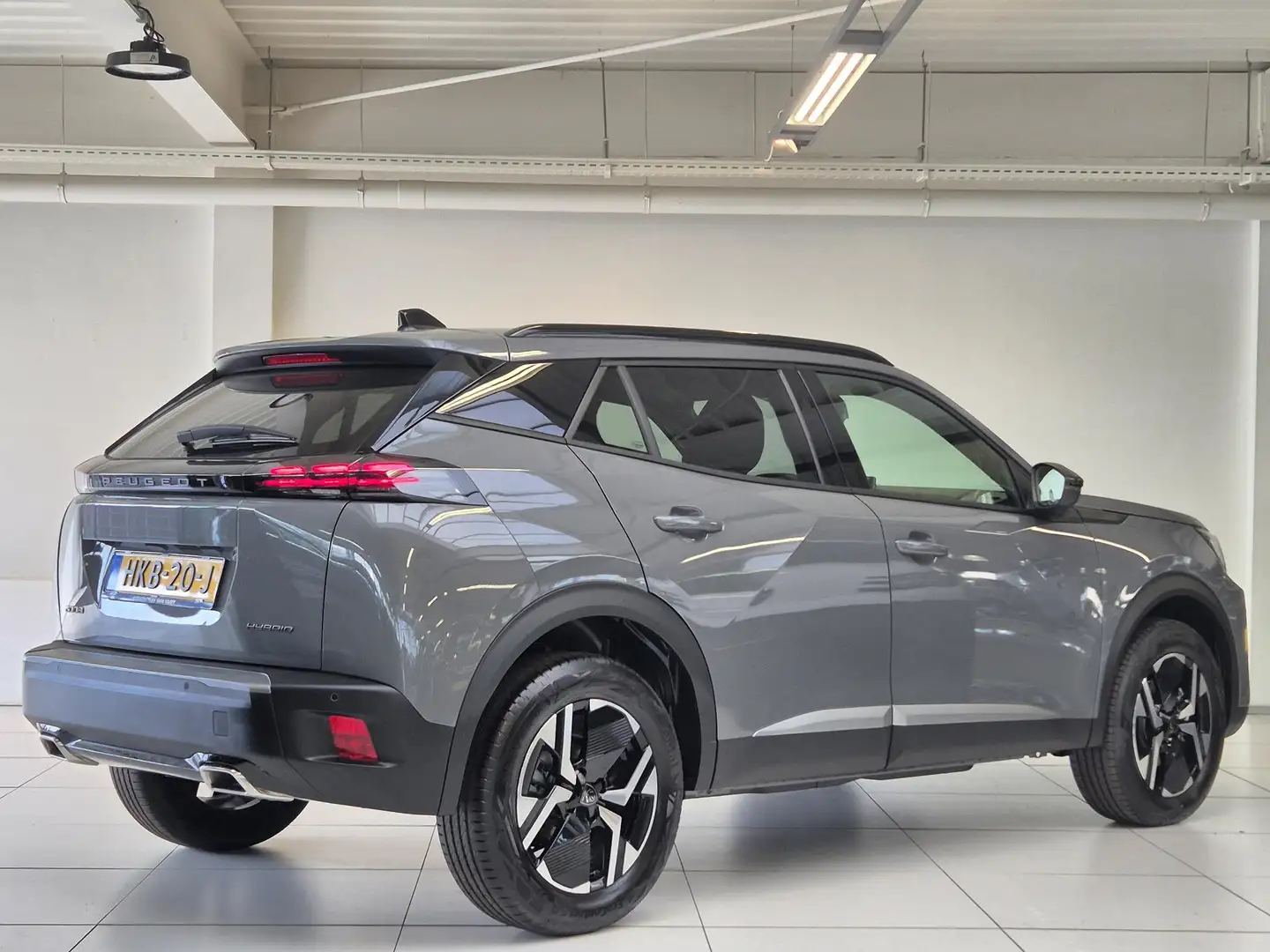 Peugeot 2008 1.2 Hybrid 136 Allure Automaat | Navigatie | Parke Grijs - 2
