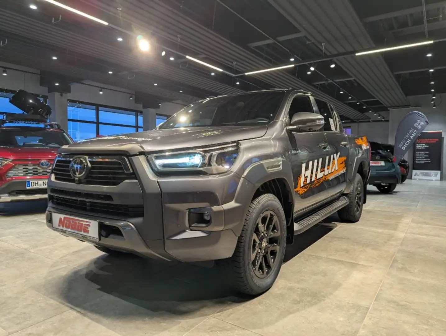 Toyota Hilux 4x4 Double Cab Autm. Invincible (AN1P) Gris - 2