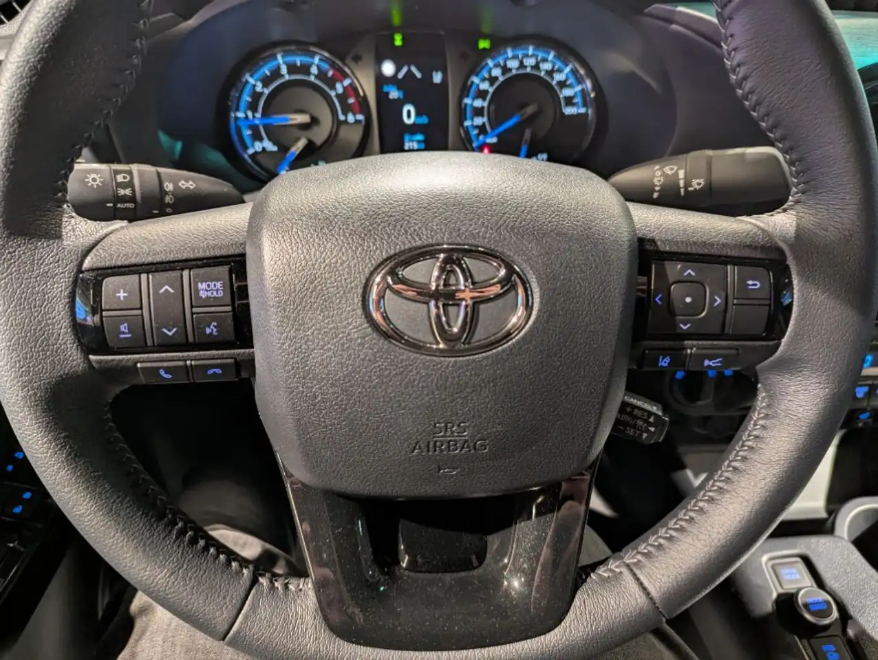 Toyota Hilux 4x4 Double Cab Autm. Invincible (AN1P) 14