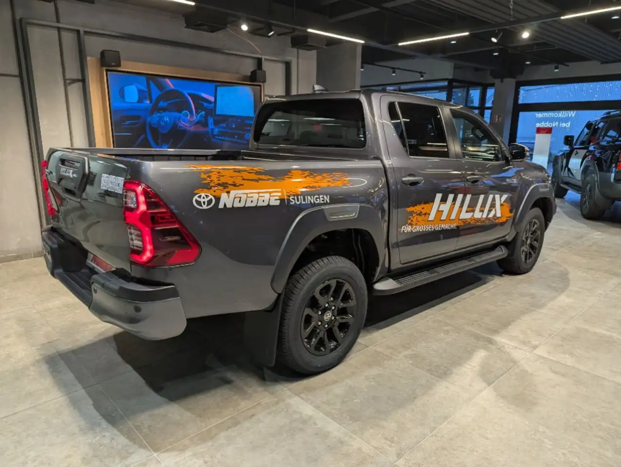 Toyota Hilux 4x4 Double Cab Autm. Invincible (AN1P) 6
