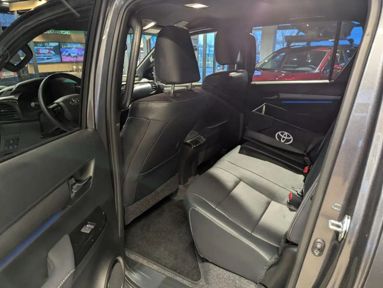Toyota Hilux 4x4 Double Cab Autm. Invincible (AN1P) 10