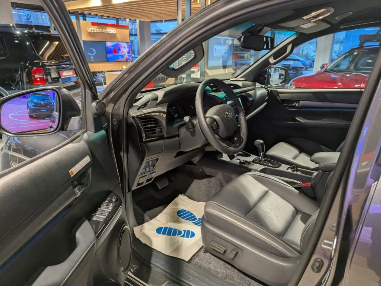 Toyota Hilux 4x4 Double Cab Autm. Invincible (AN1P) 11