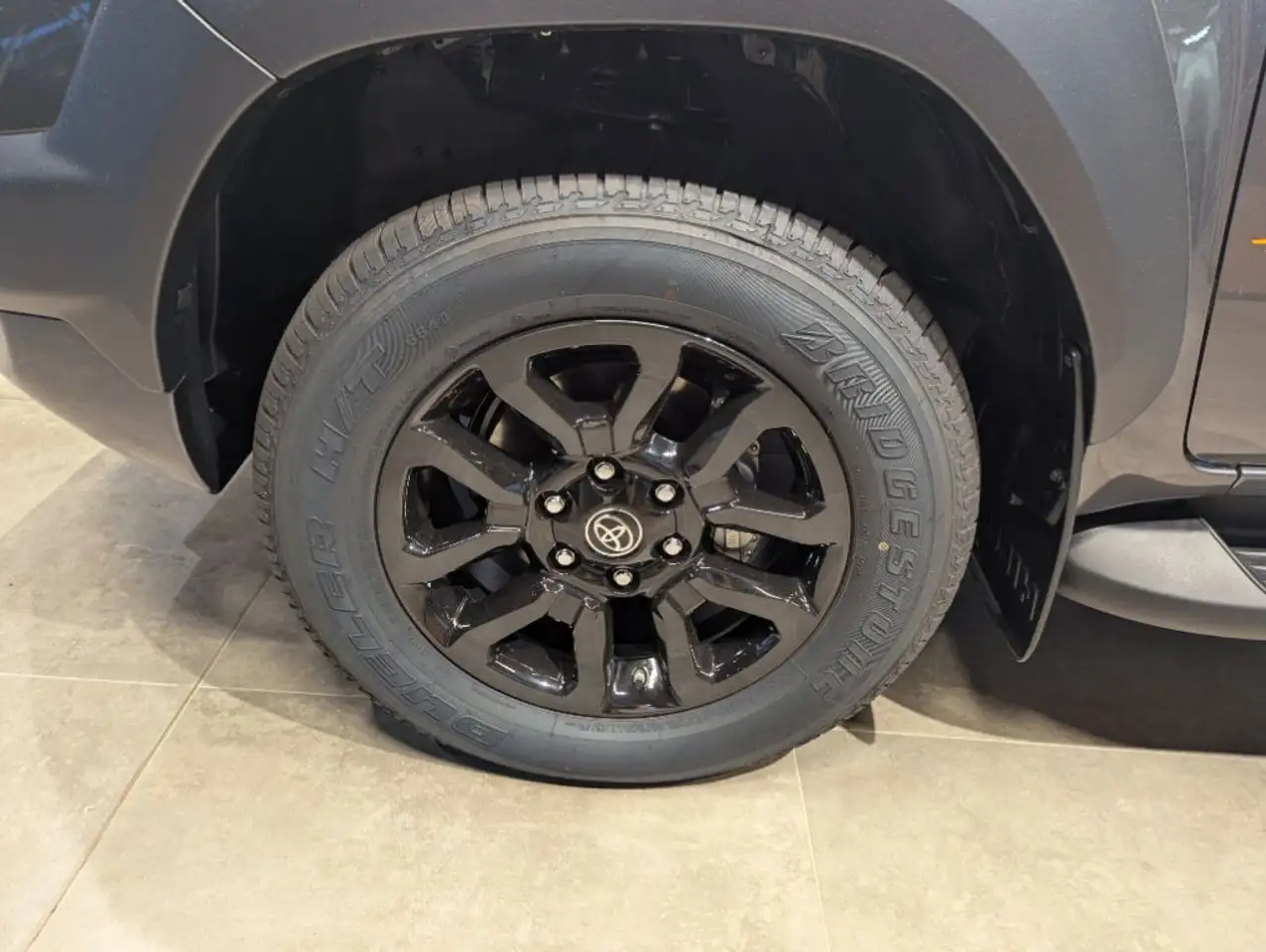 Toyota Hilux 4x4 Double Cab Autm. Invincible (AN1P) 9