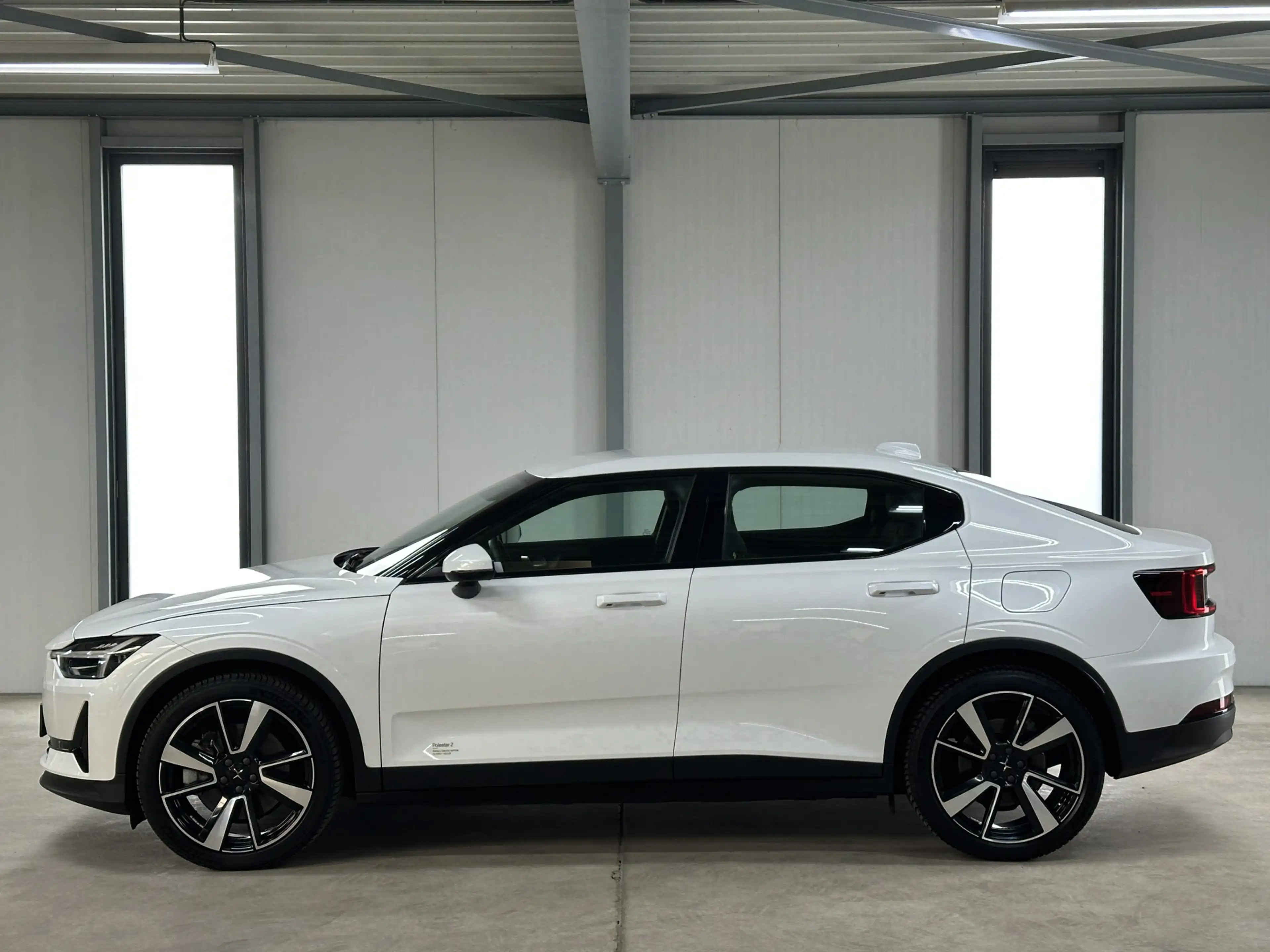 Polestar 2 Standard Range Single Motor 63kWh — photo 2