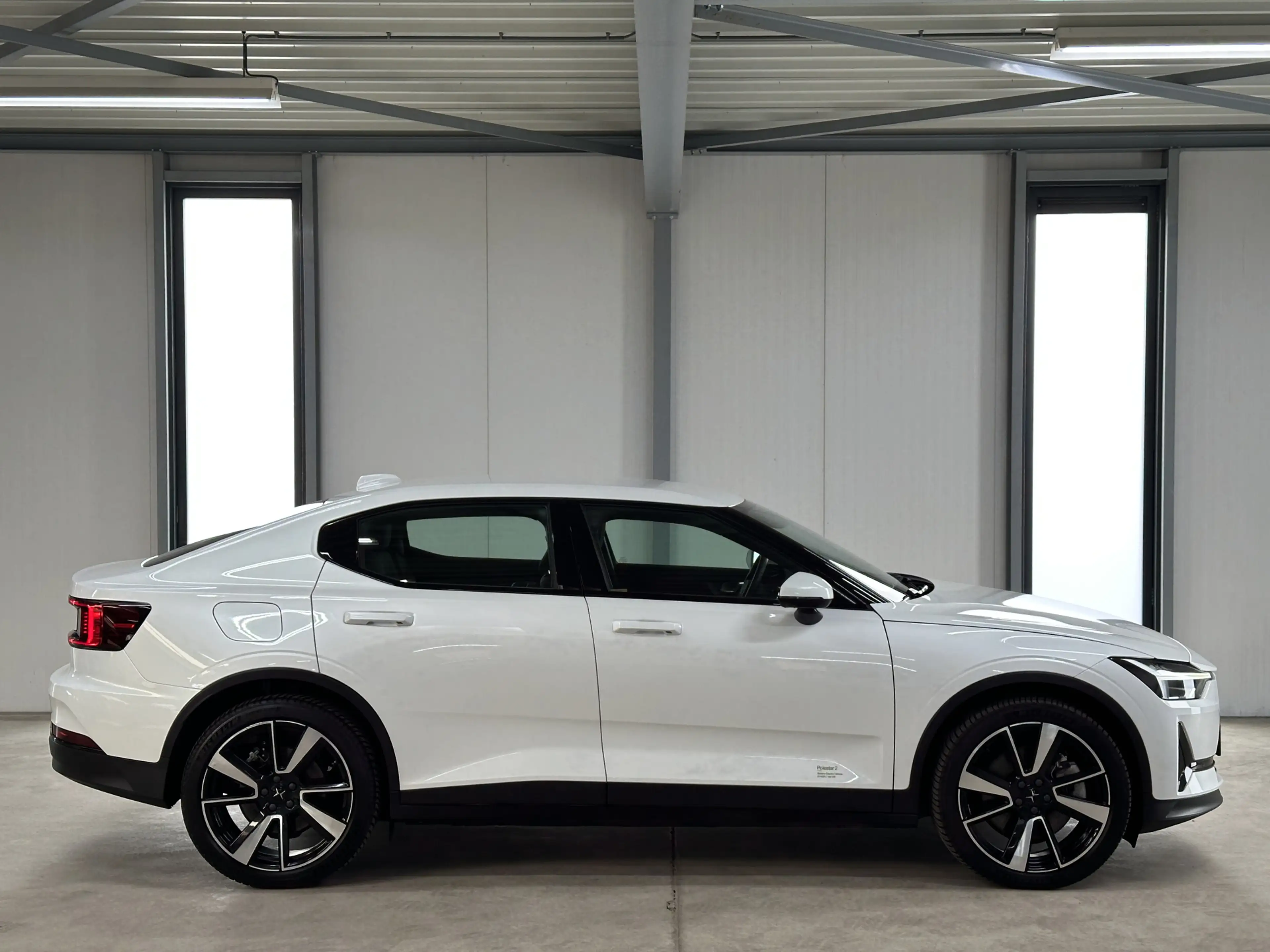 Polestar 2 Standard Range Single Motor 63kWh — photo 4
