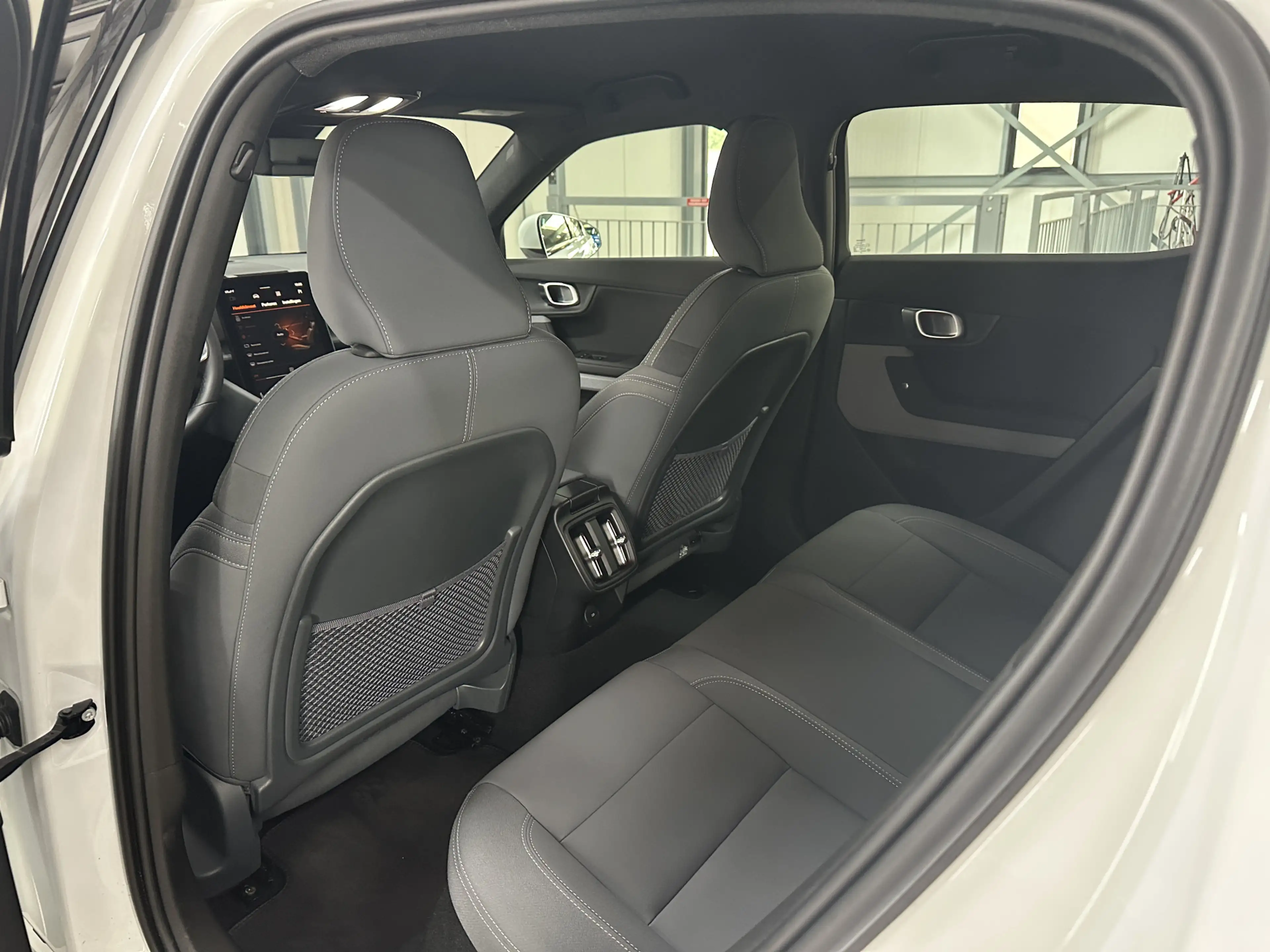 Polestar 2 Standard Range Single Motor 63kWh — photo 25